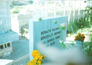 Sinan Gürer mezarı