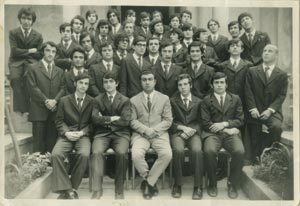 Orhan Bakır Sağda ayakta başı eğik olan